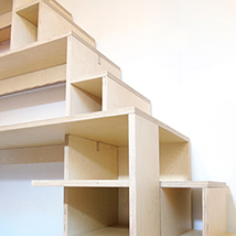 scala e scrivania su misura in multistrato